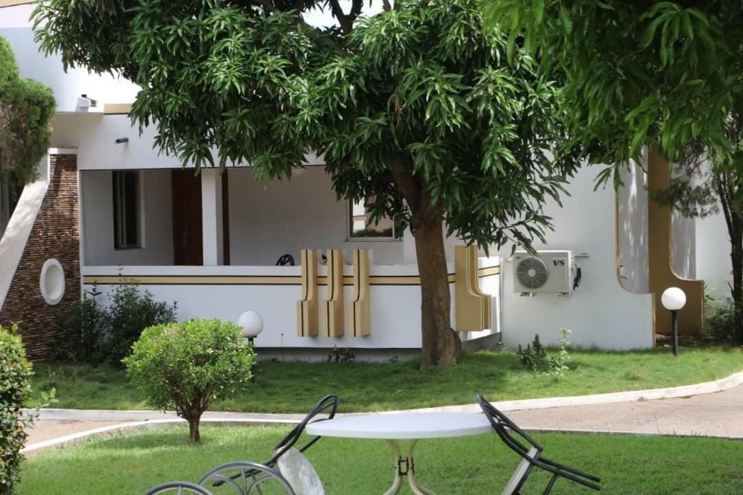 Luxury West Hotel Adenta المظهر الخارجي الصورة