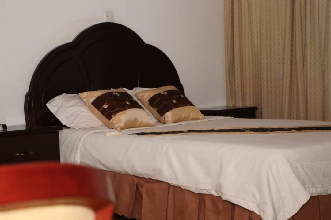 Luxury West Hotel Adenta المظهر الخارجي الصورة
