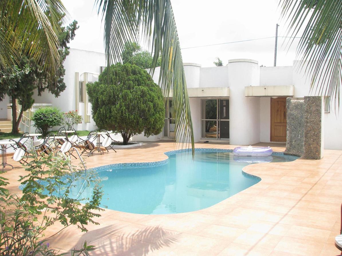 Luxury West Hotel Adenta المظهر الخارجي الصورة